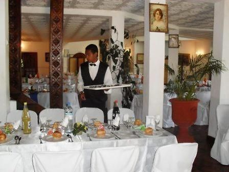 Les Hautes Terres Hotel أنتاناناريفو المطعم الصورة